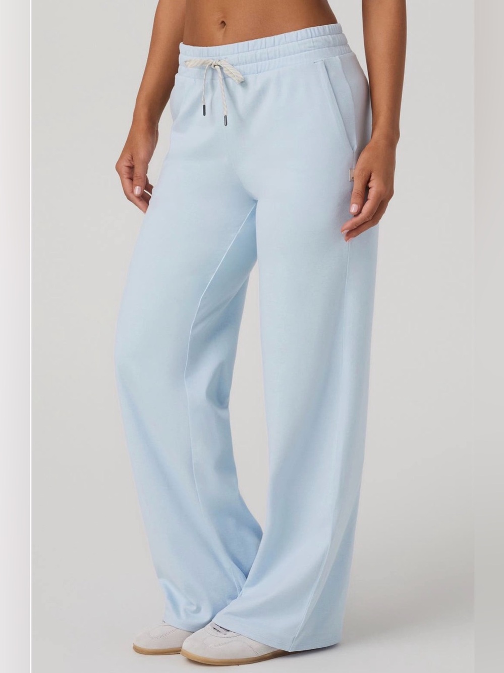 NWT Vuori Halo Essential Wide Leg Sweatpants size Large $118 MSRP